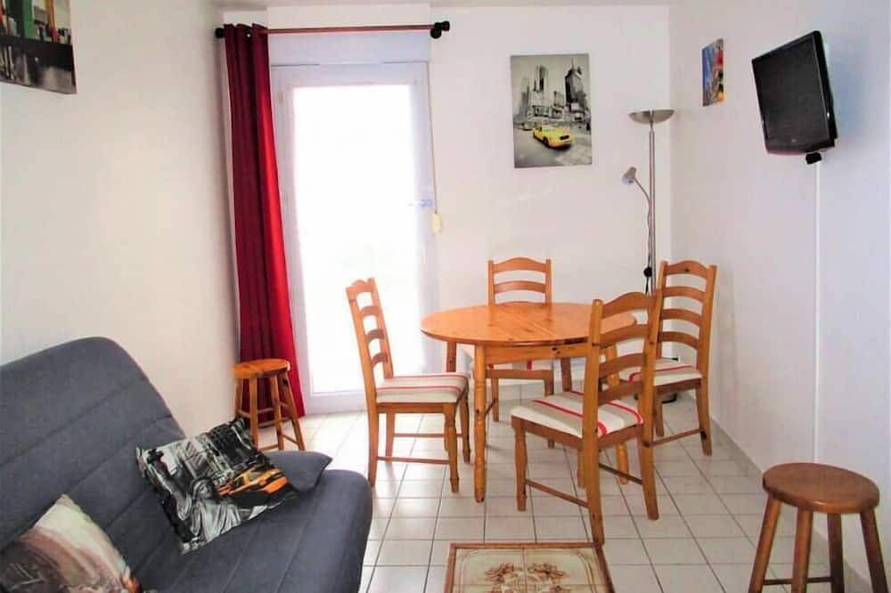 Entire apartment, Eléonore, duplex, shared courtyard near sea (3) in Ver-sur-Mer, Côte de Nacre