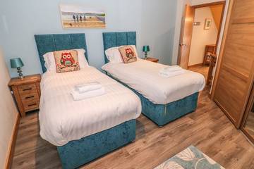 Cottage for 10 People in Solva, Pembrokeshire, Photo 4