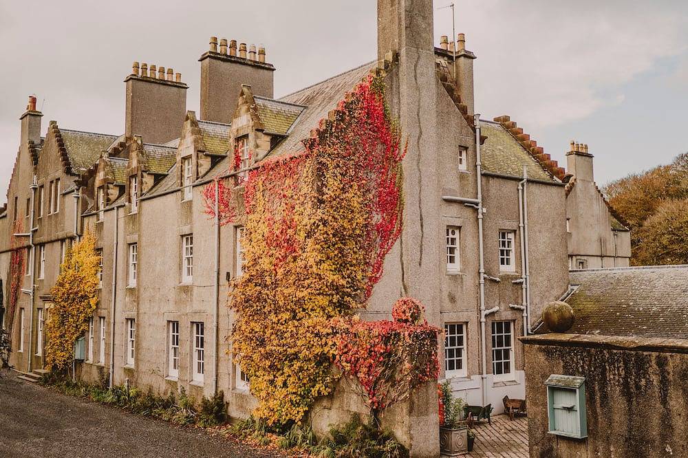 Entire apartment, Stay in a Castle: The Royal Apartment on Private Seaside Estate in Portpatrick, Dumfries and Galloway