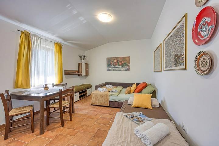 Gîte pour 4 personnes, avec piscine et terrasse, adapté aux familles à Koper - 3