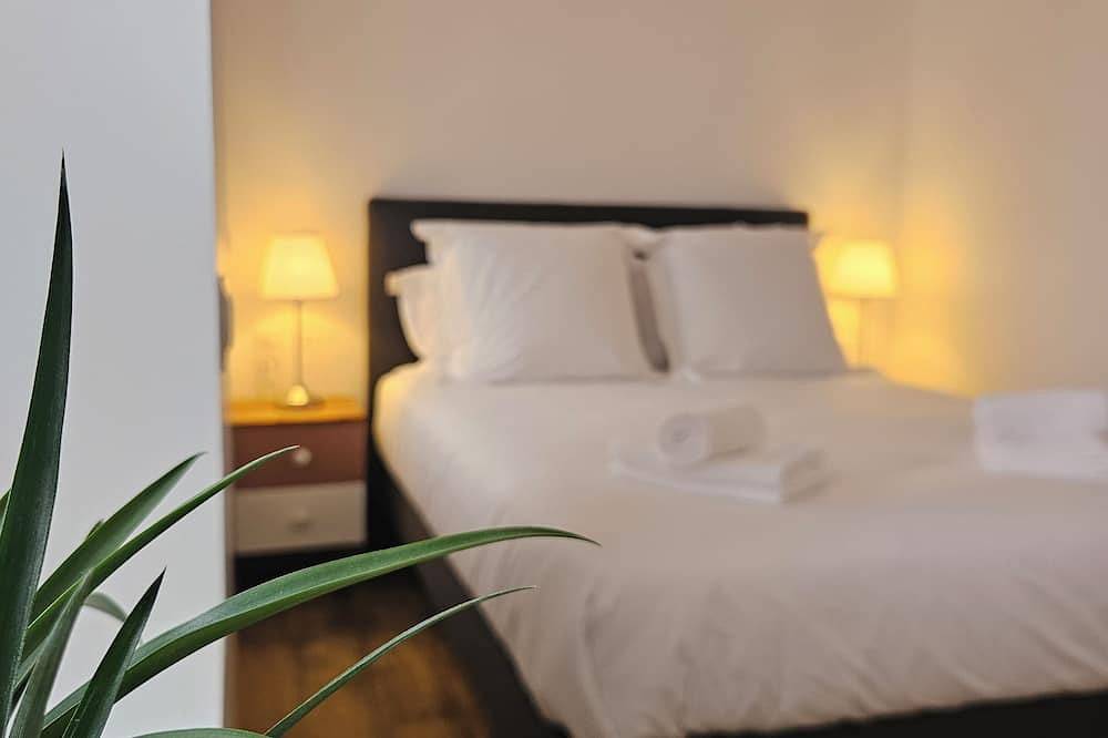 Entire apartment, La Bastide Foch - Quiet & comfort in the city center in Salon-de-Provence, Aix-en-Provence region