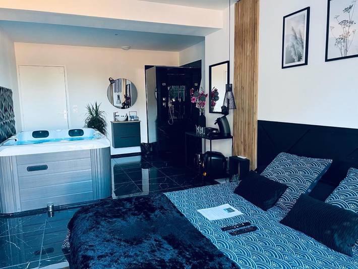 Chambre d’hôte pour 2 personnes, avec terrasse ainsi que jardin et jacuzzi