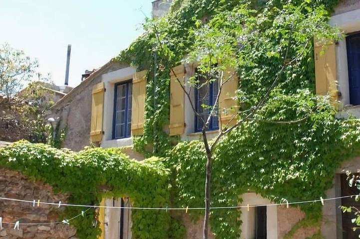 Location de vacances pour 6 personnes, avec balcon, animaux acceptés à Camplong-d'Aude