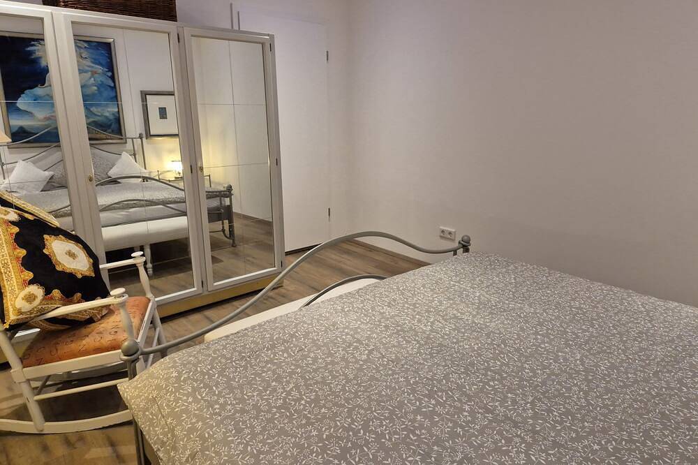 Ganze Wohnung, Elegantes Apartment mit künstlerischem Flair in Wuppertal, Bergisches Land