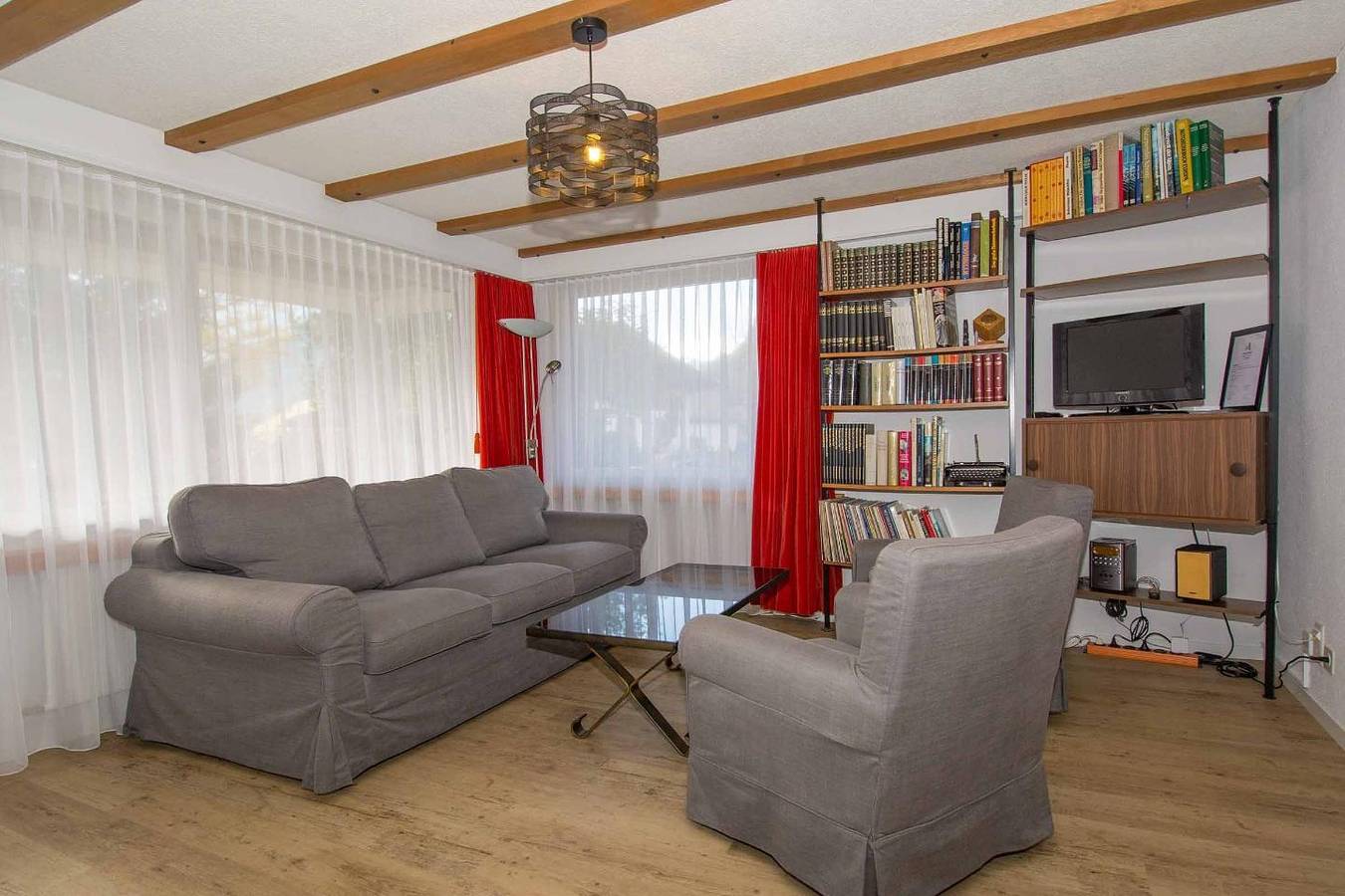 Ganze Wohnung, Ferienwohnung mit sonnigem Gartensitzplatz, nahe dem Dorfzentrum. in Adelboden, Frutigen - Lenk - Adelboden