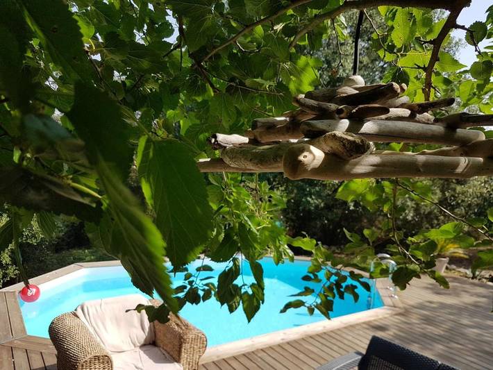 Appartement de vacances pour 2 personnes, avec bassin pour enfant et jardin ainsi que piscine et vue
