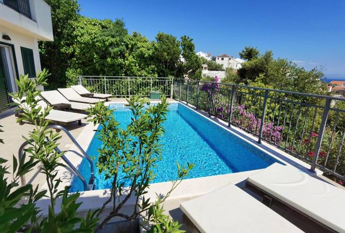 Villa pour 6 personnes, avec vue sur l’océan ainsi que jardin et piscine à Okrug Gornji - 2