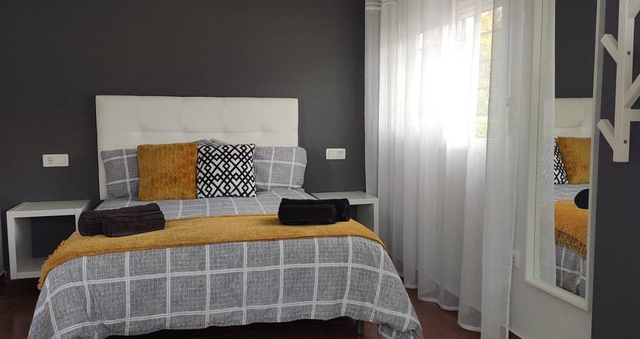 Apartamento de vacaciones para 5 personas, con vistas además de jardín y piscina, Se admiten mascotas en Vega de Granada - 4