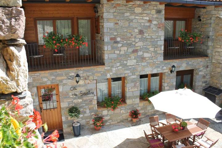 Casa rural para 2 personas, con Balcón además de Terraza y Jardín en Senet