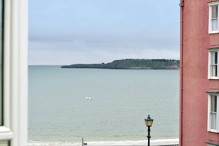 Log cabin for 5 people, with balcony in Tenby