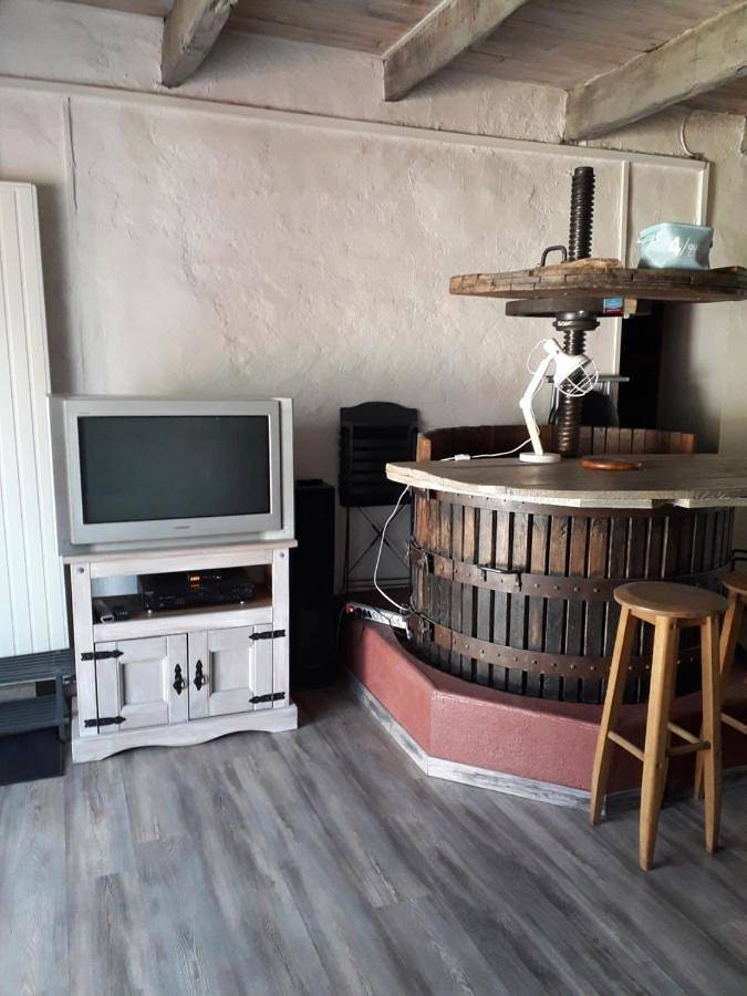 Location de vacances pour 5 personnes, avec terrasse ainsi que piscine et bassin pour enfant à Saint-Julien-de-Coppel - 4