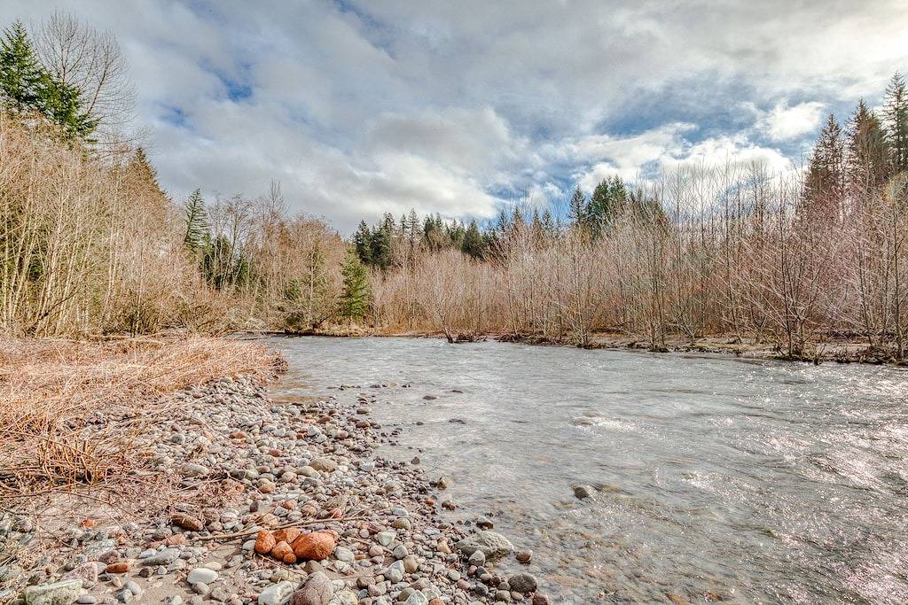 Hundefreundliches, kürzlich renoviertes Haus am Flussufer mit Feuerstelle in Welches, Mount Hood