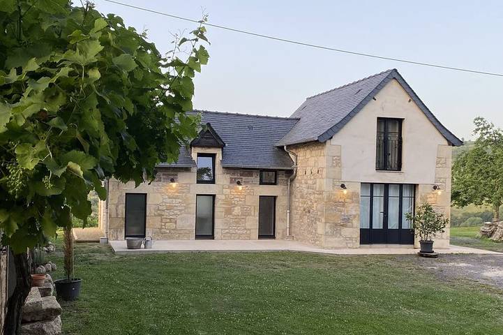 Gîte pour 4 personnes, avec jardin ainsi que terrasse et jacuzzi à Perpezac-le-Blanc
