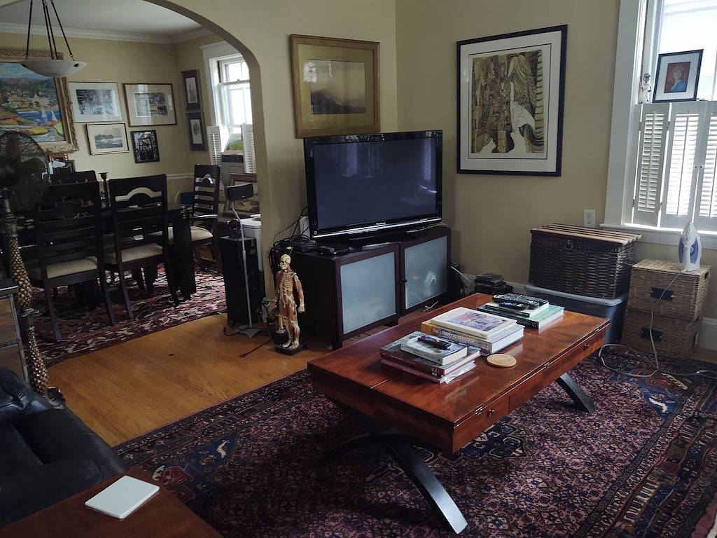 2nd Floor Apartment 5 minutes to the subway to Boston & Cambridge. in Boston, Massachusetts