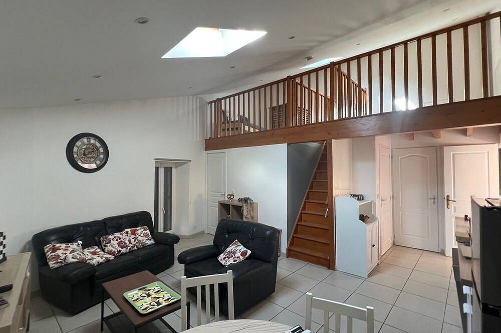 Entire apartment, Duplex T4 60m² rooftop terrace in Pierrelatte, Nyons region