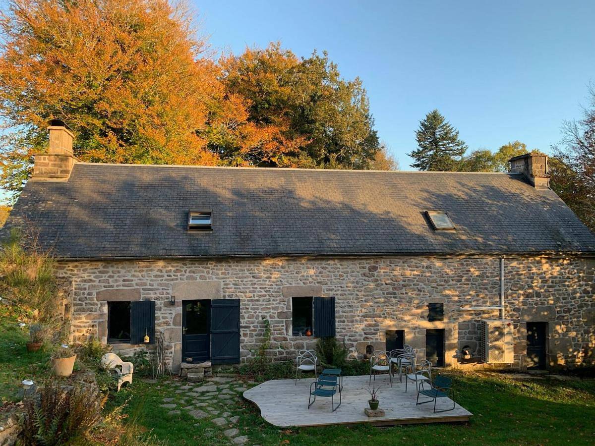 Ancien Prieure Chambre King Size avec sauna et bain nordique privatifs en extérieur in Saint-Merd-les-Oussines, Région d'Ussel