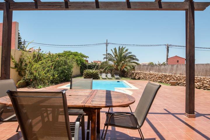Amplia casa de vacaciones "Casa Luis" con Wi-Fi, piscina, jardín in Antigua, Fuerteventura