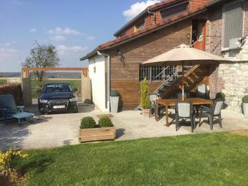 Gîte pour 5 personnes, avec vue et jardin, adapté aux familles à Froidchapelle