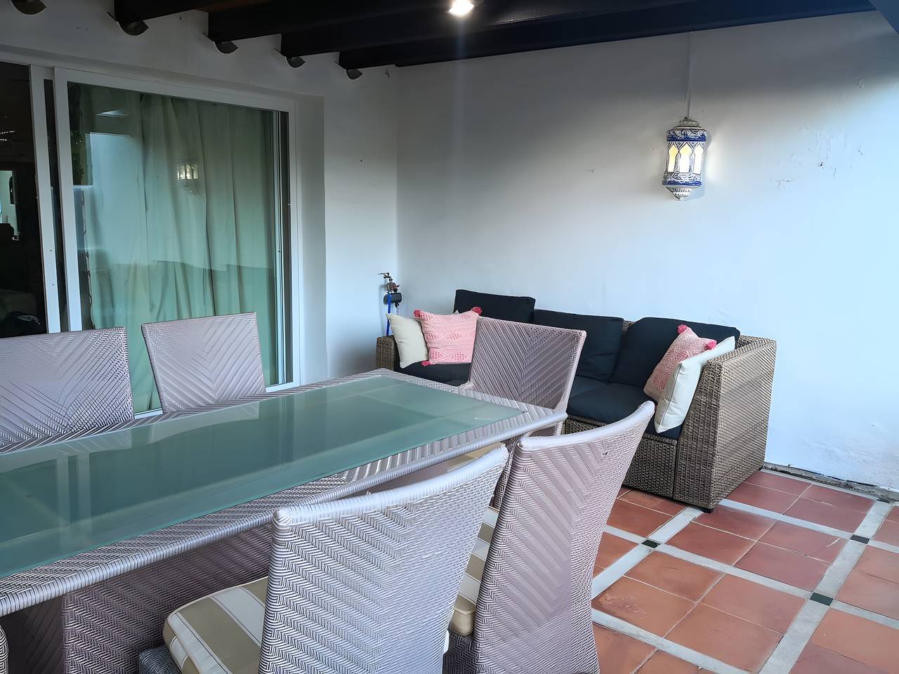 Geheel appartement, Appartement 'Bonito Piso Con Jardines Y Piscina' met gedeeld zwembad, Wi-Fi en airconditioning in Playa de Casasola-Atalaya, Estepona