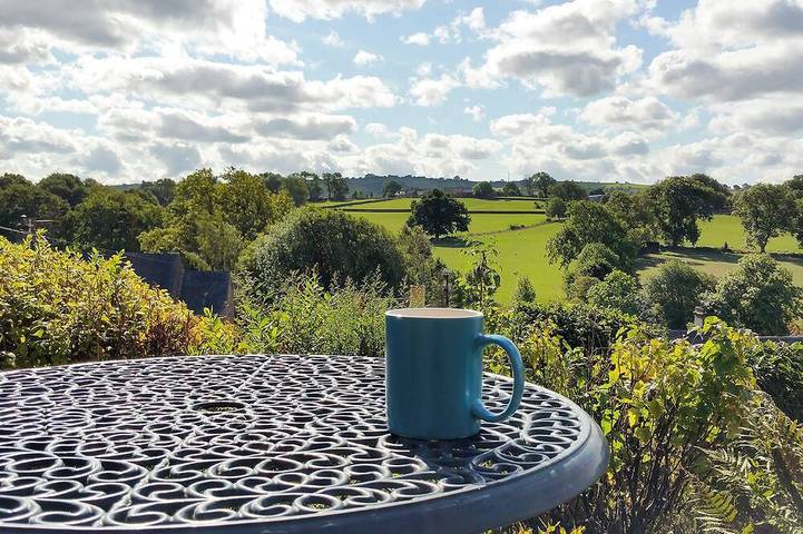 Glamping for 2 people, with garden in Derbyshire Dales