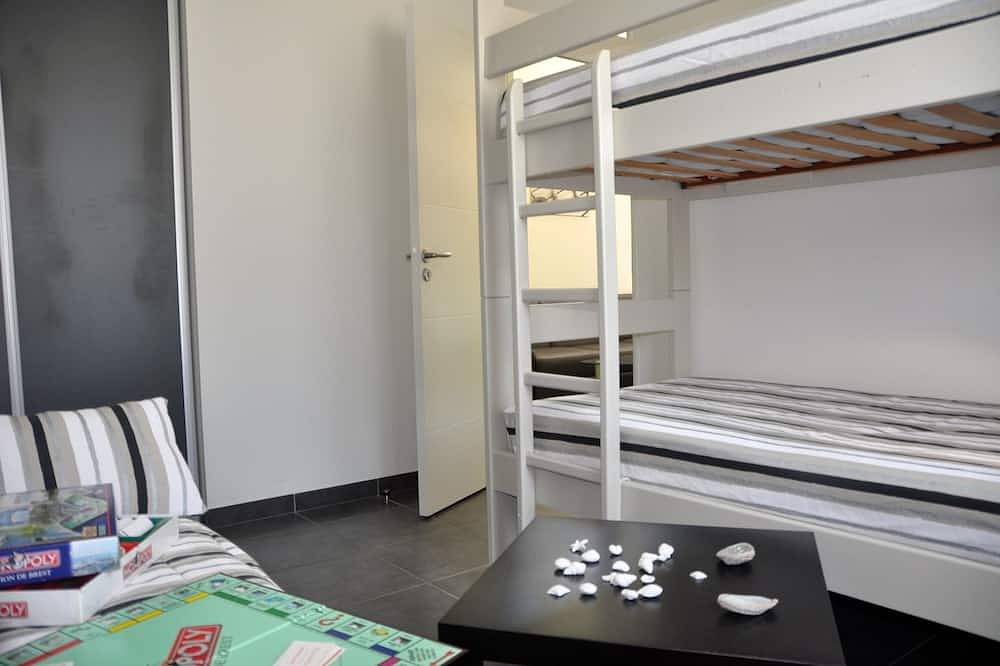 Villa de charme, 2 chambres à 300m d'une belle plage de sable fin in Ploumoguer, Région de Brest