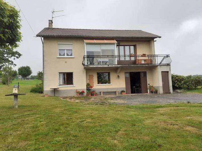 Location de vacances pour 5 personnes, avec vue et jardin, adapté aux familles dans Puycapel