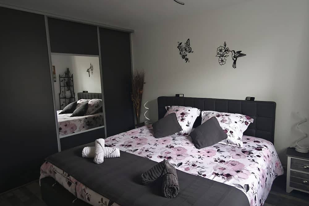 Ganze Wohnung, Tourist town Apartment very comfortable and bright. in La Charité-sur-Loire, Loire-Tal