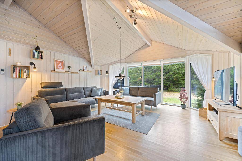 Klassisches Ferienhaus mit Whirlpool, Sauna & Terrasse in Bjerregård, Holmsland Klit