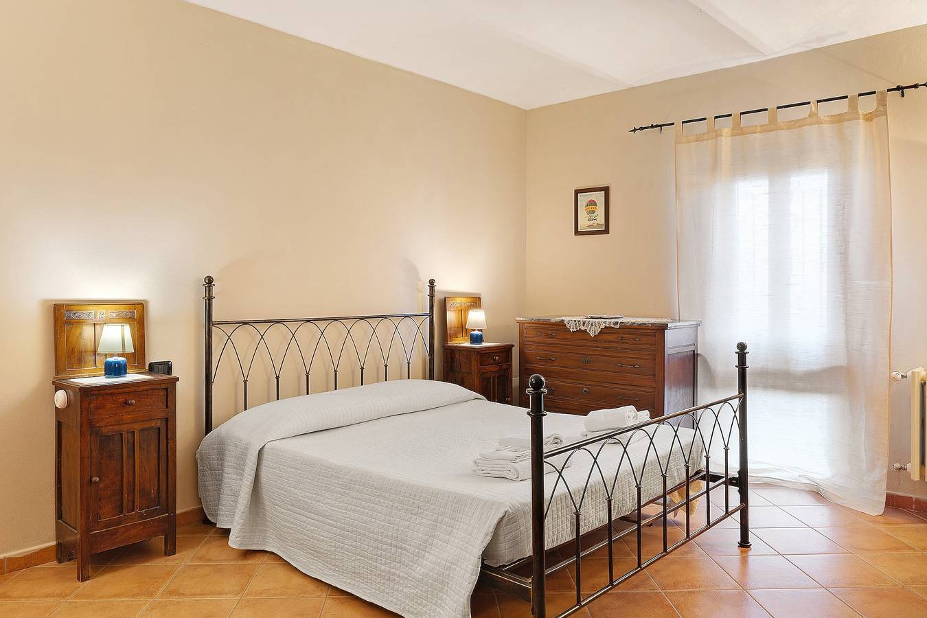 Zimmer 'Capra' mit Bergblick, Gemeinschaftspool und Wlan in Costigliole d'Asti, Langhe