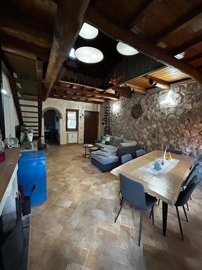 Chalet Il Ballatoio in Rocca di Botte, Provincia di L'Aquila