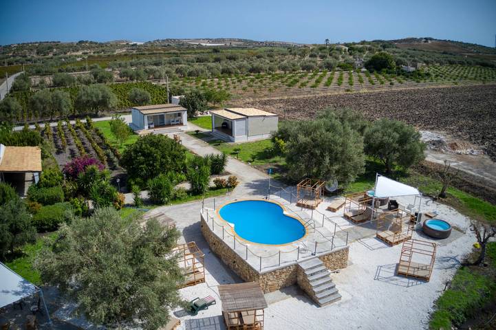 B&b per 4 persone, con Balcone e Giardino nonché Piscina a Noto e dintorni