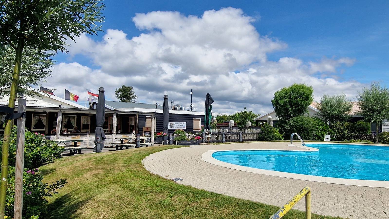 Geräumiges Ferienhaus für 5 Personen mit Terrasse und überdachter Veranda in Stavenisse in Stavenisse, Niederländische Nordsee