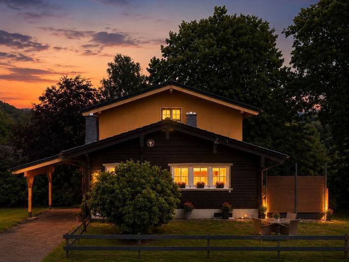 Ferienhaus für 14 Personen, mit Balkon und Terrasse sowie Garten in Vöhl