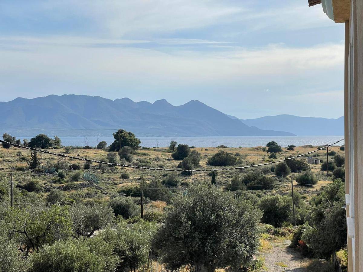 Appartement entier, 90sqm Perdika Aegina luxury family apartment με θέα βουνό και θάλασσα 90τμ in Perdika, Égine