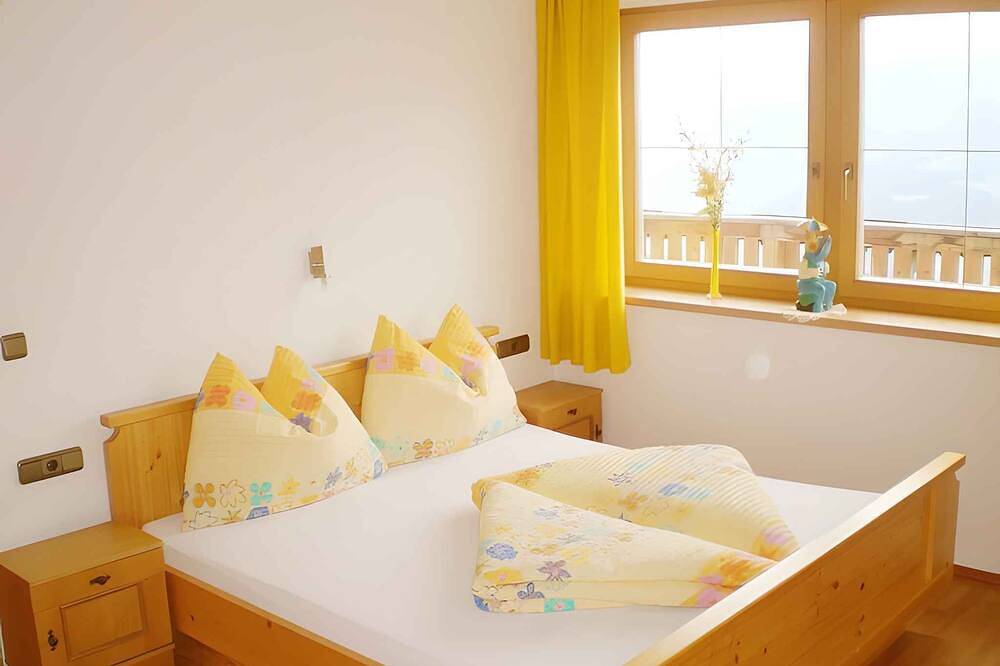 Ganze Wohnung, Ferienwohnung in ruhiger Lage mitten der Zillertaler Bergwelt in Stummerberg, Ski-Optimal Hochzillertal