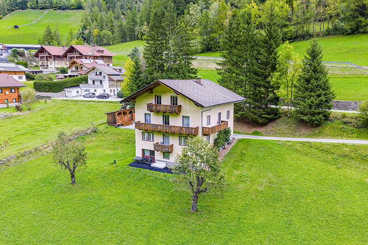 Ferienhaus für 12 Personen, mit Terrasse und Ausblick sowie Garten, mit Haustier - 1