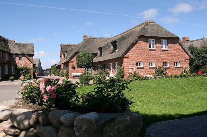 Ferienwohnung für 5 Personen, mit Terrasse und Garten in Oldsum