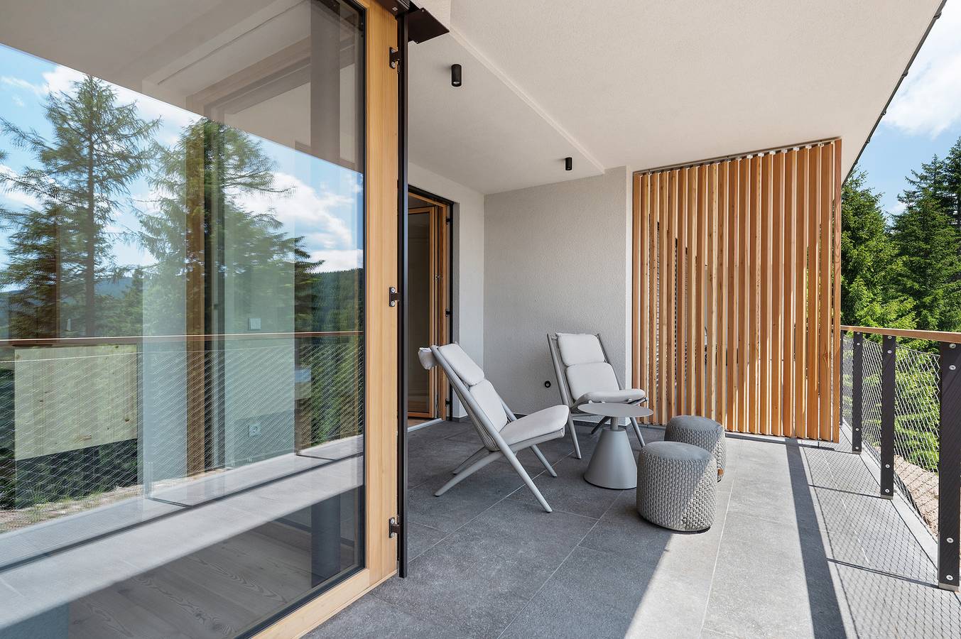 Ganze Wohnung, Ferienwohnung 'Lodge Picea' mit Bergblick, privater Terrasse und Wi-Fi in Falzeben, Hafling