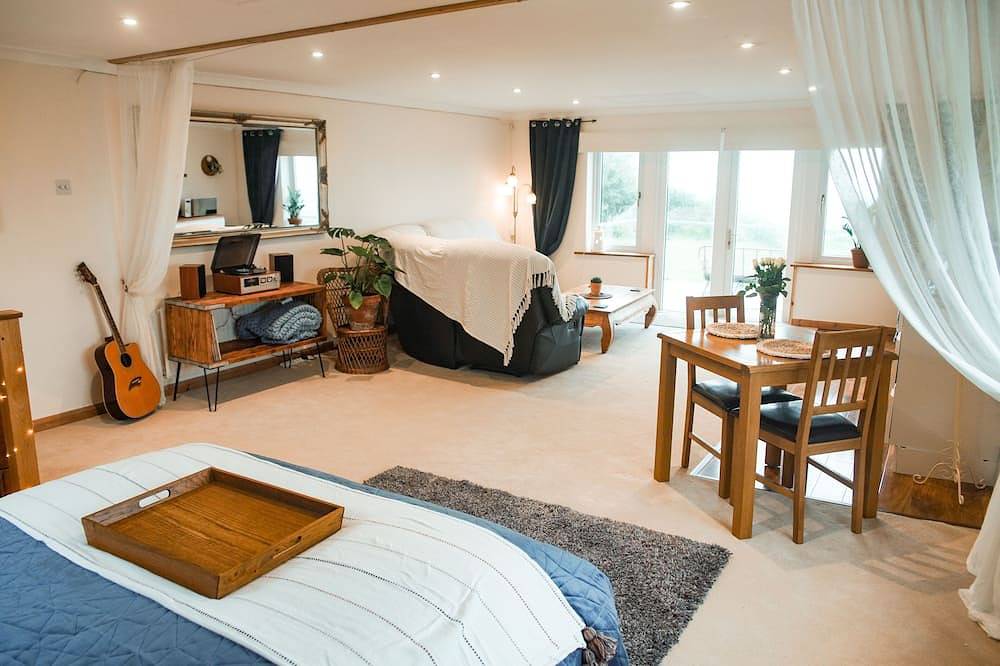 Ganze Wohnung, Spacious Sea-View Apt. Overlooking St Ives Bay in Gwithian, Cornwall