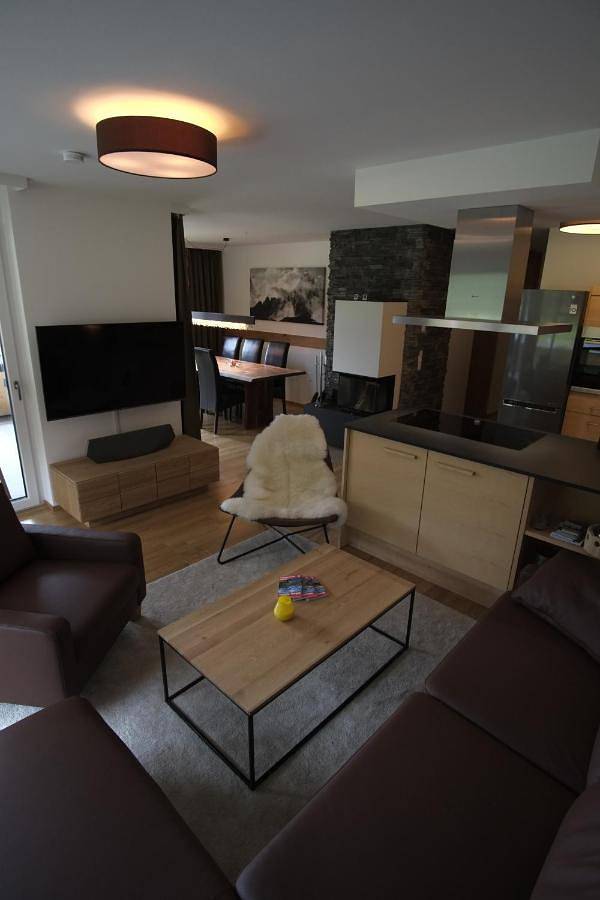 Ferienwohnung für 6 Personen, mit Balkon und Ausblick in Klösterle am Arlberg