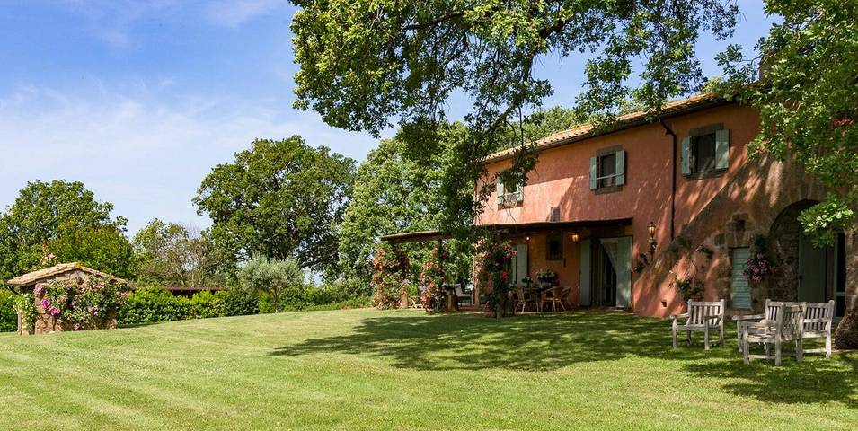 Villa situada en medio de los bosques de castaños, cerca de Viterbo in Viterbo, Provincia de Viterbo