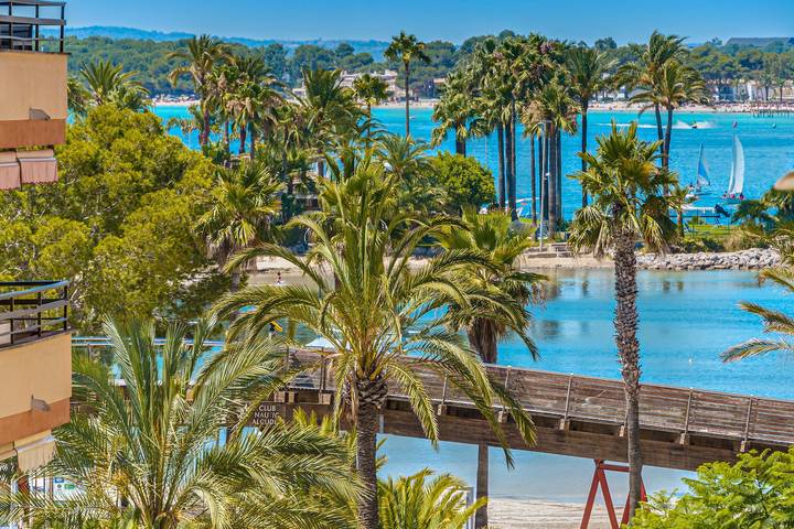 Apartamento entero, Apartamento "Mariners" Cerca de la playa con vistas al mar, aire acondicionado y terraza. in Puerto de Alcúdia, Alcúdia