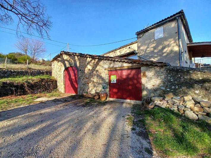 Location de vacances pour 6 personnes, avec Terrasse et Jardin à Joannas