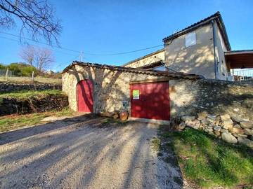 Gîte pour 6 personnes, avec jardin à Joannas