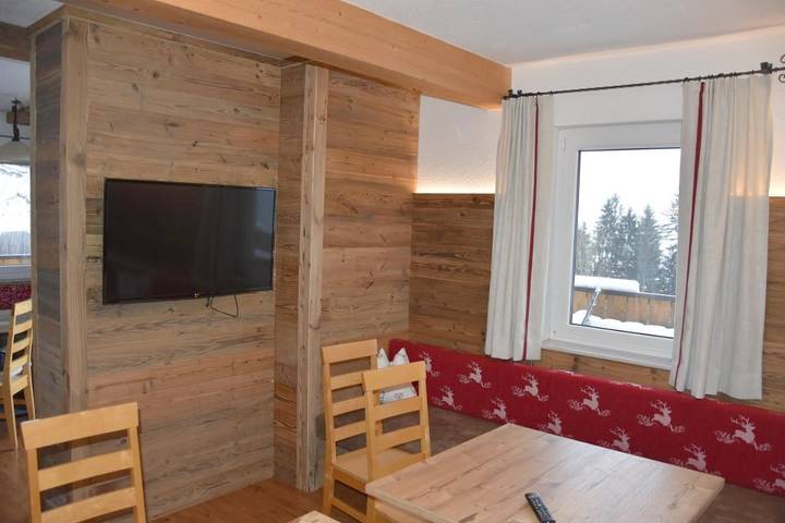 Ferienhaus für 16 Personen, mit Balkon und Terrasse sowie Garten und Sauna in Hainzenberg - 4