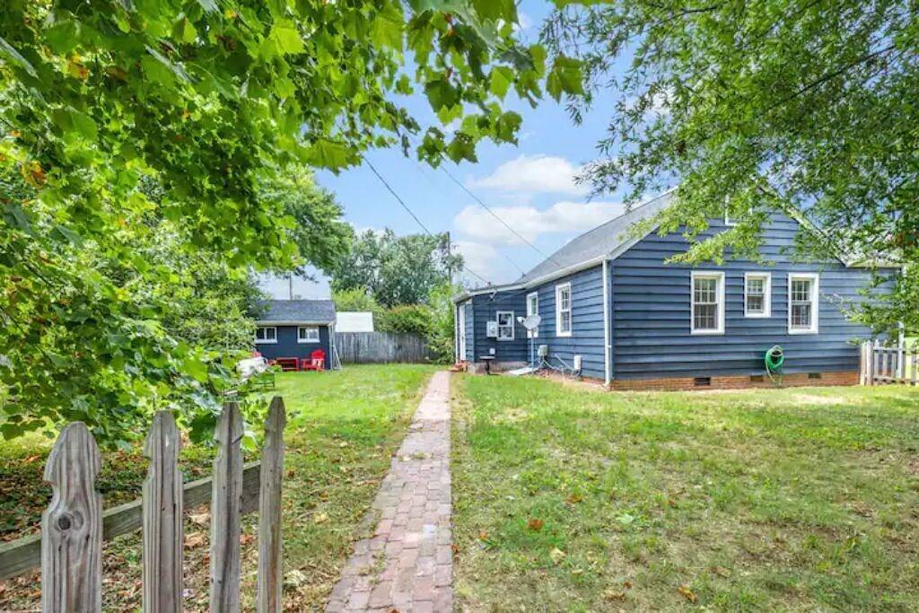 Cozy Stays Cottage *Close to Nascar & Hot Spots* in Henrico County