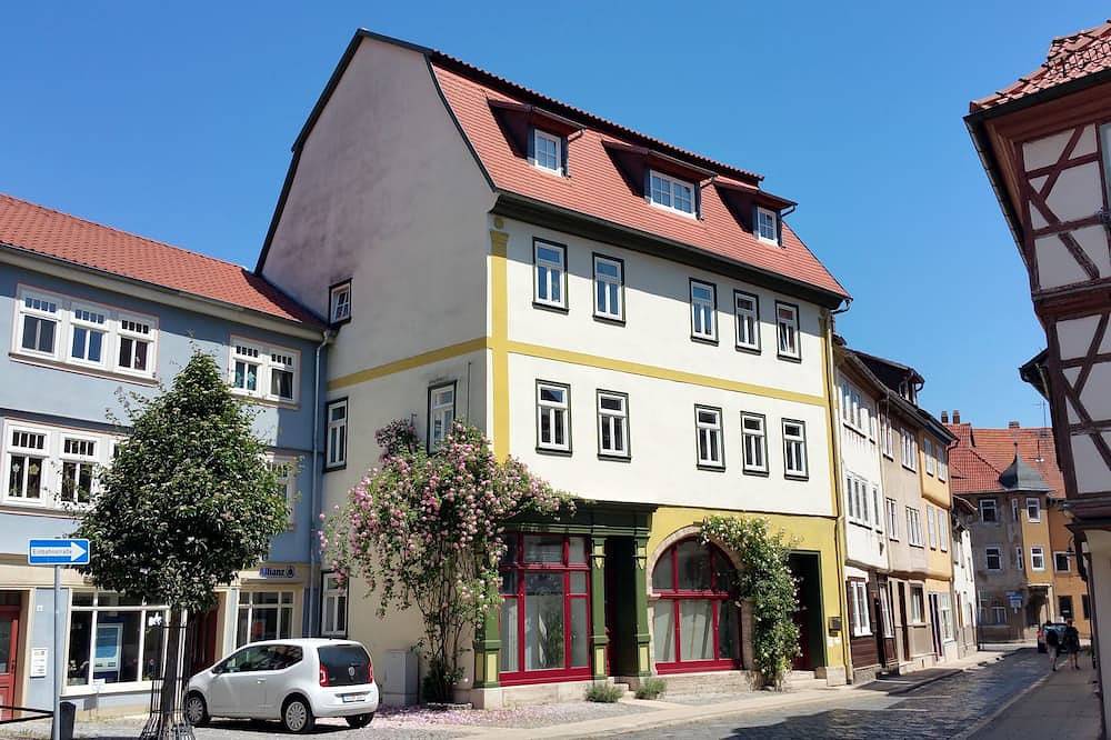 Ganze Wohnung, Gemütliche 4-Sterne Ferienwohnung mit Himmelbett. Zentral und trotzdem ruhig. in Bad Langensalza, Unstrut-Hainich-Kreis