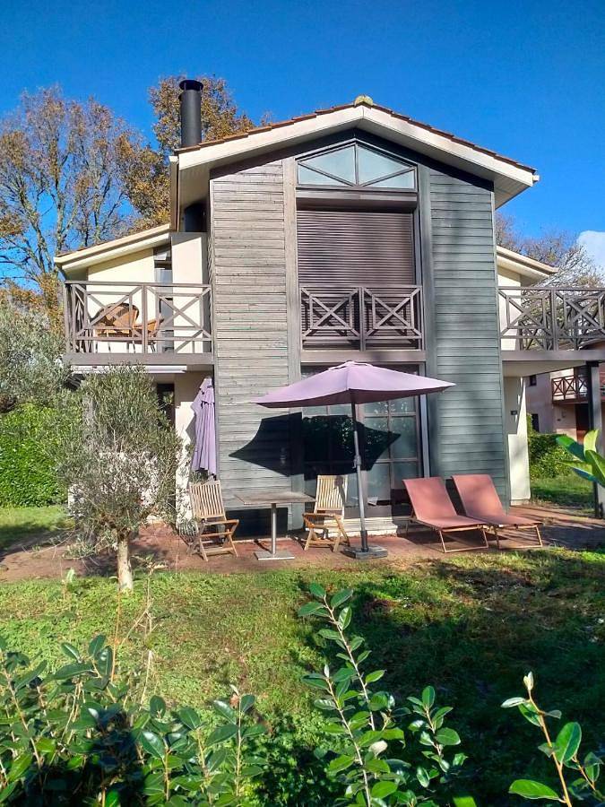 Maison de vacances pour 5 personnes, avec Balcon et Terrasse ainsi que Jardin et Bassin pour enfant à Salles