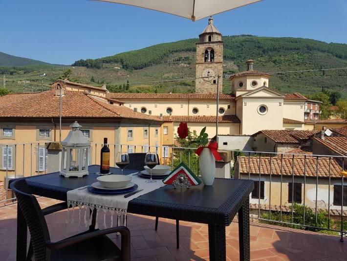 Agriturismo per 7 persone, con terrazza e panorama in Buti