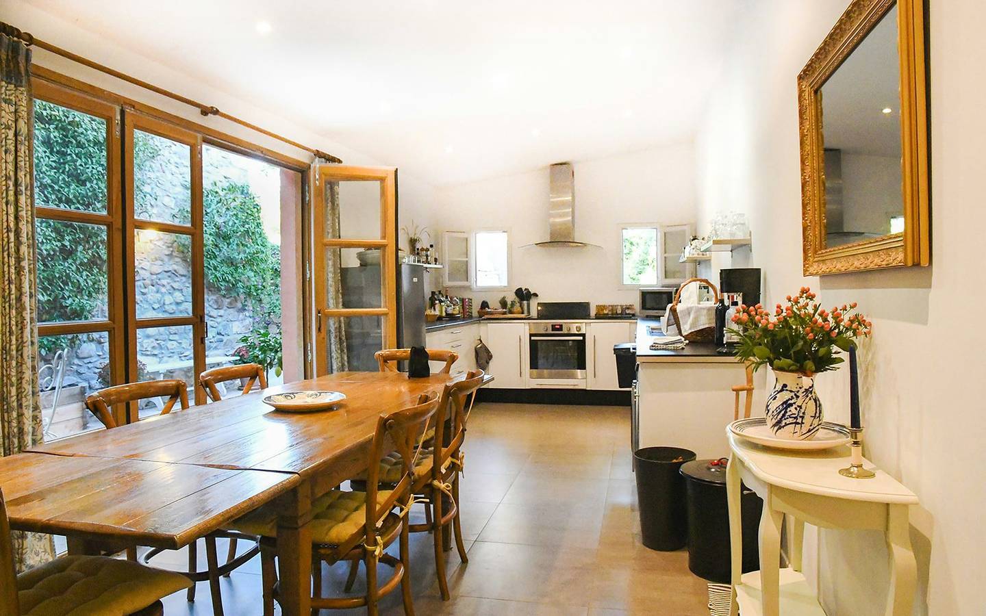 Maison de charme au bord de la rivière in Villeneuve-Minervois, Région de Carcassonne